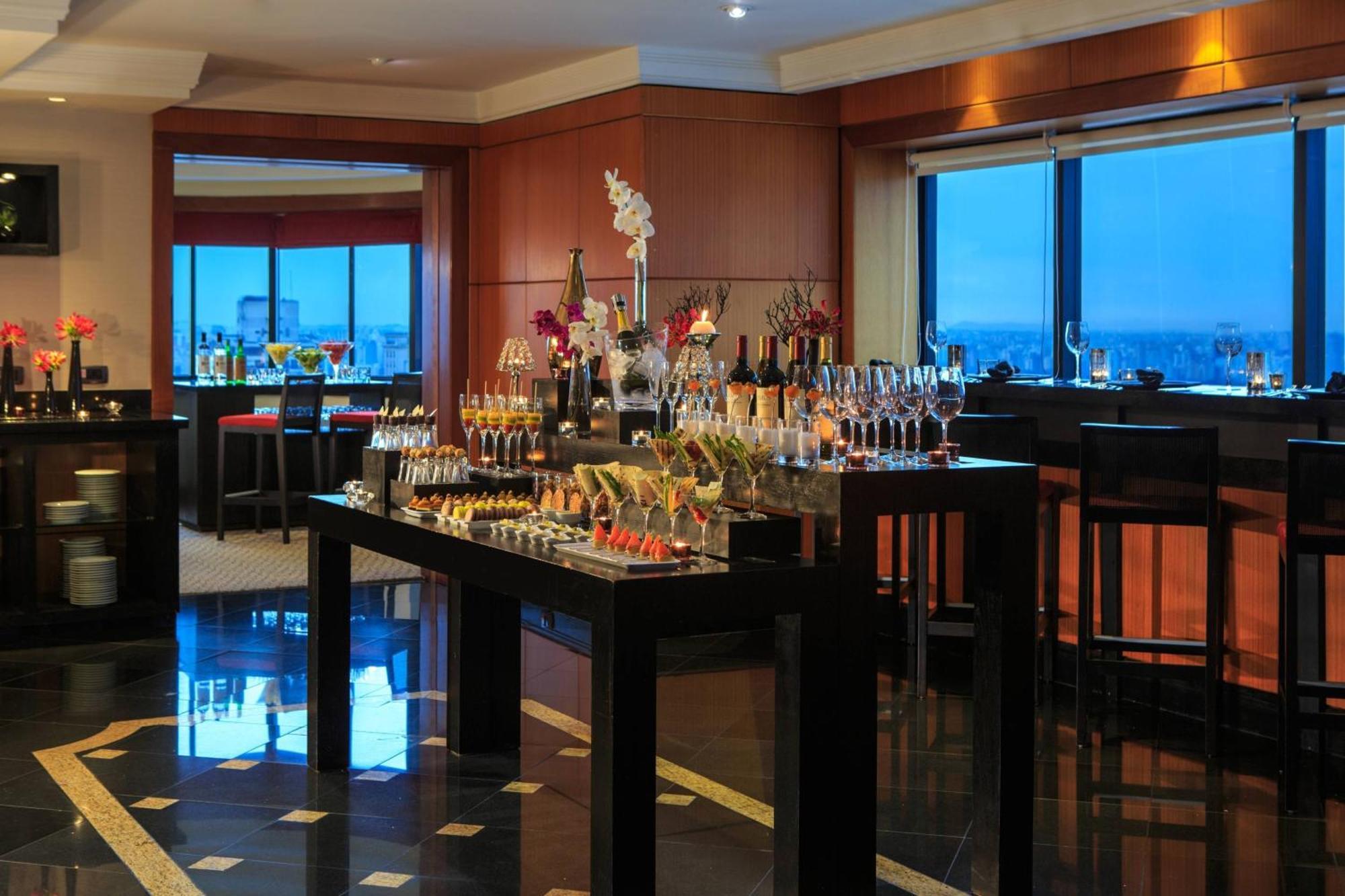 Club level Guest room Double City view
